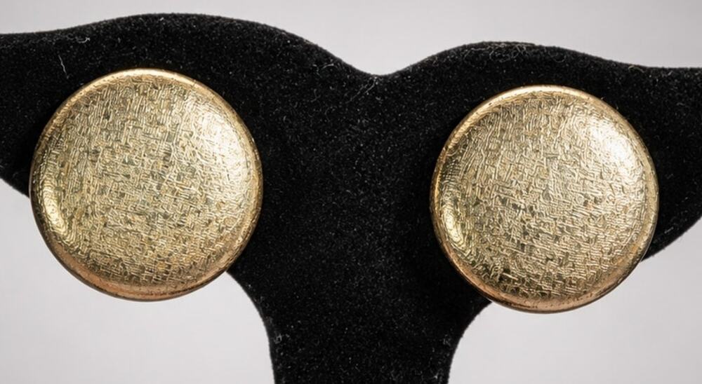 Vintage Clip-on Earrings Brushed Gold-tone 1" Round gcl222